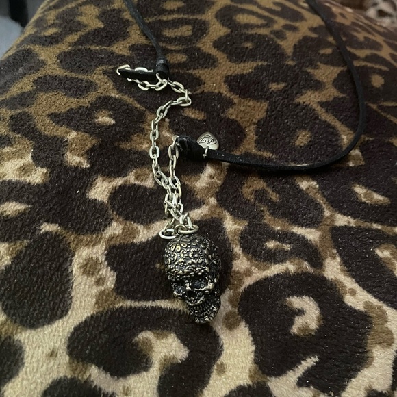 Gold Skull Pendant Necklace for man are women - Picture 4 of 5